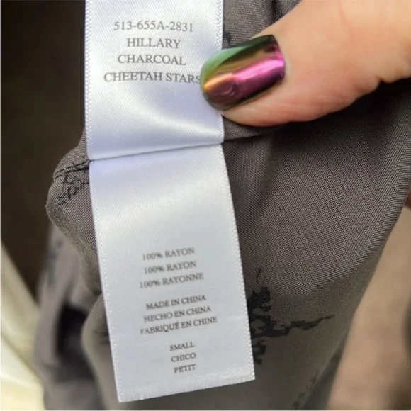 Rails Hillary Charcoal Cheetah
Stars Faux Wrap Pullover Blouse
Size Small - Picture 13 of 13